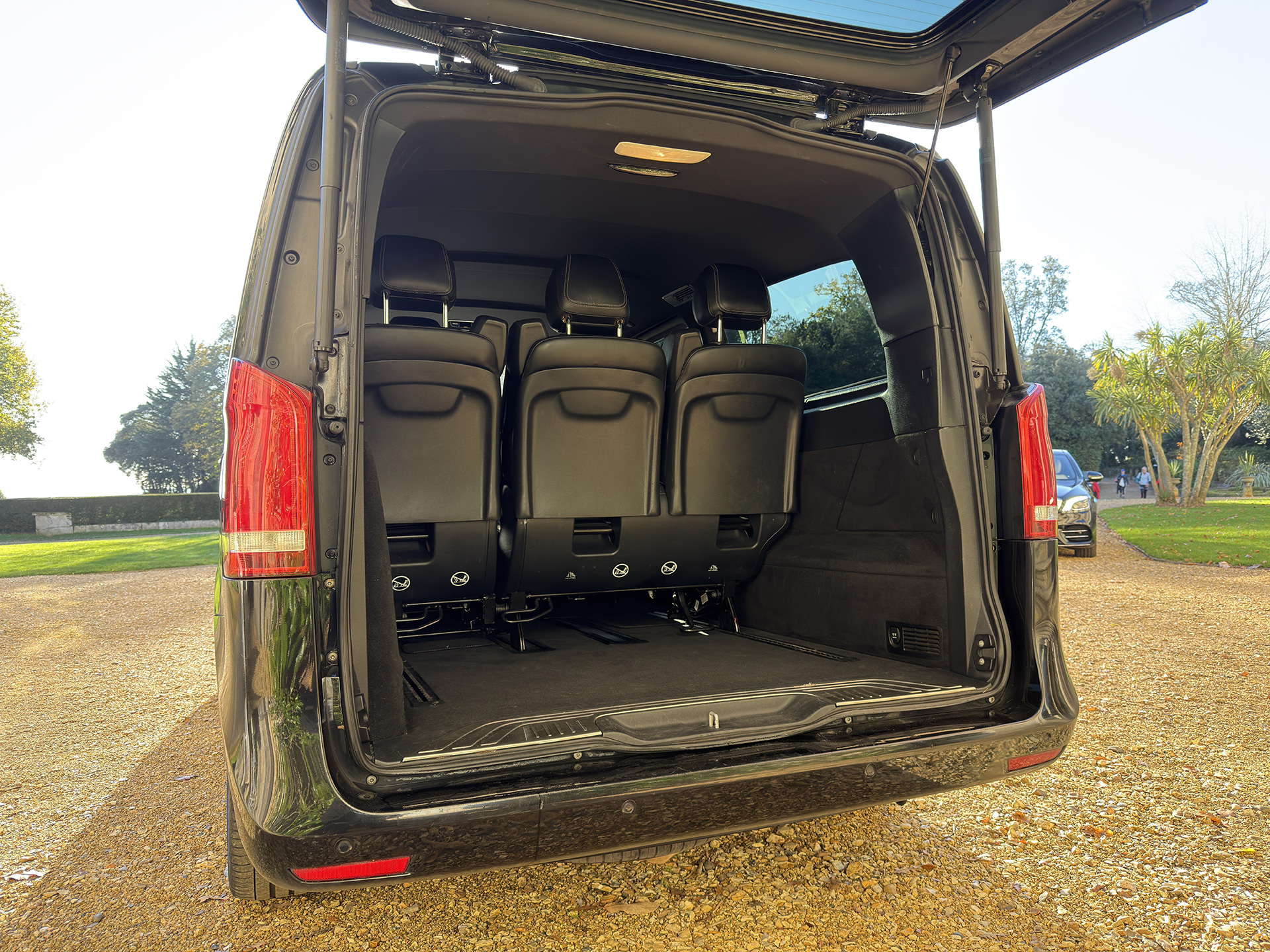 Chauffeur Travel - Luxury MPV Gallery image 5