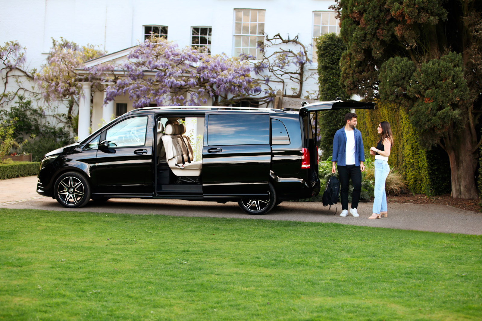 Chauffeur Travel - Luxury MPV Gallery image 5